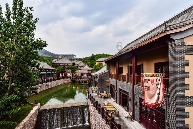 周黑鸭CEO张宇晨现身上海虹桥站:想抓住春运这波人流