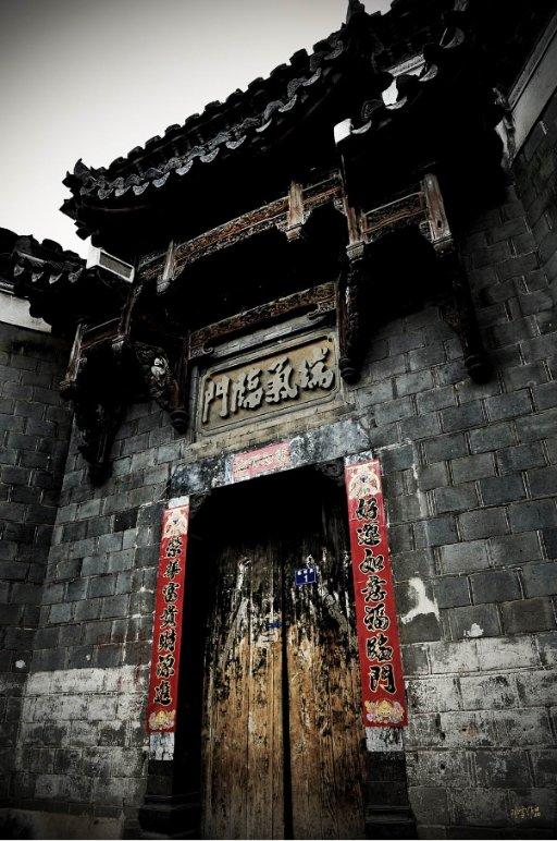 古巨基小舅子欠百万：明星被亲人背刺屡见不鲜，每段都是血泪史